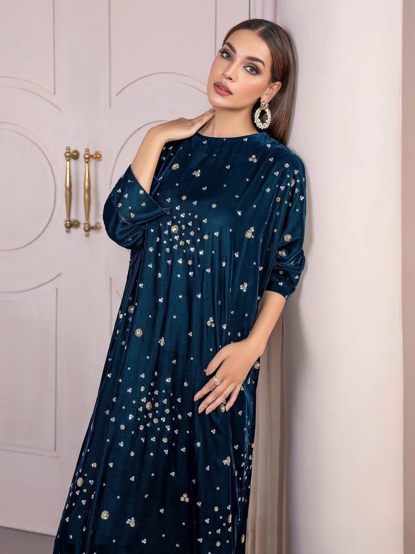 Velvet Kaftan-Embroidered(Pret)